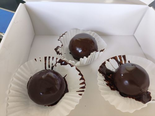 Laatste bedrijf oplossingen over 8kg chocoladecoating machine helpt Amerikaanse mochi-bedrijven om hun producten te upgraden