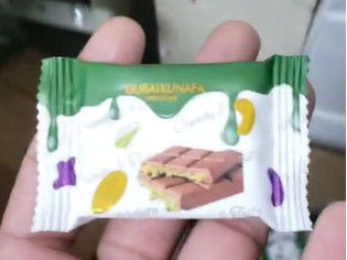 Het laatste nieuws van het bedrijf over Artisan maakt gebruik van een semi-geautomatiseerde aanpak voor het maken van premium chocoladebars geïnspireerd op het Midden-Oosten