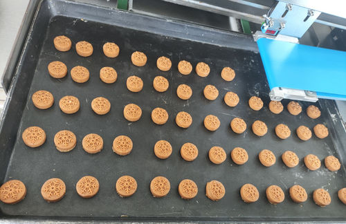 Het laatste nieuws van het bedrijf over Van Thuiskeuken naar Hoogefficiënte Productie! Amerikaanse Koekjeszaak aan Huis Bereikt Doorbraak van 4000 Stuks Per Uur