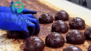 mochi met productielijn voor chocoladecoating